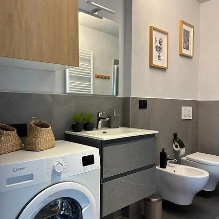 Nuovo Bilocale Con Balcone Panoramico E Posto Auto 아오스타